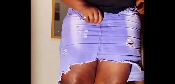  Nigeria girl showing her body